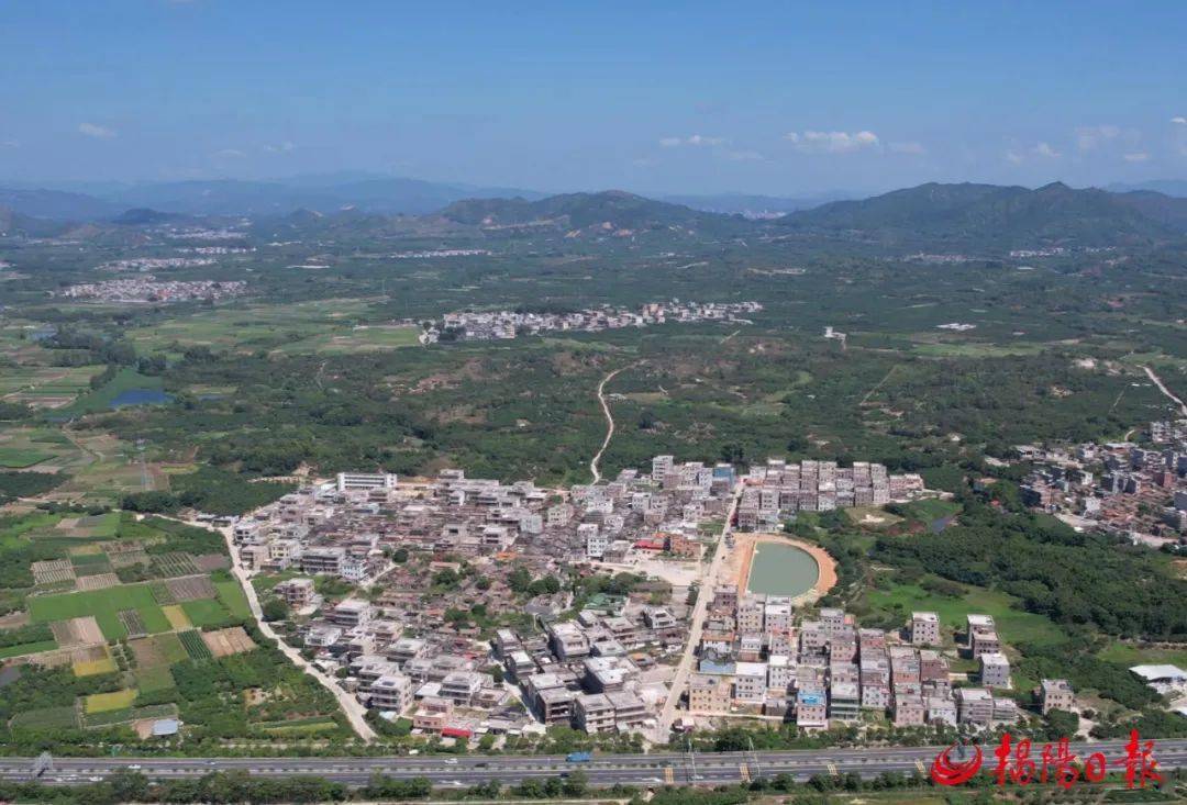 是惠来县东港镇辖下一个行政村,属广东省革命老区村.