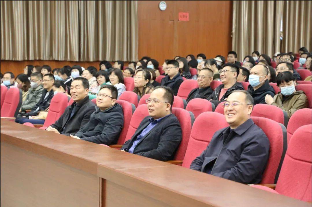 名师赋能 奋发逐梦——龙口一中全体干部教师聆听常作