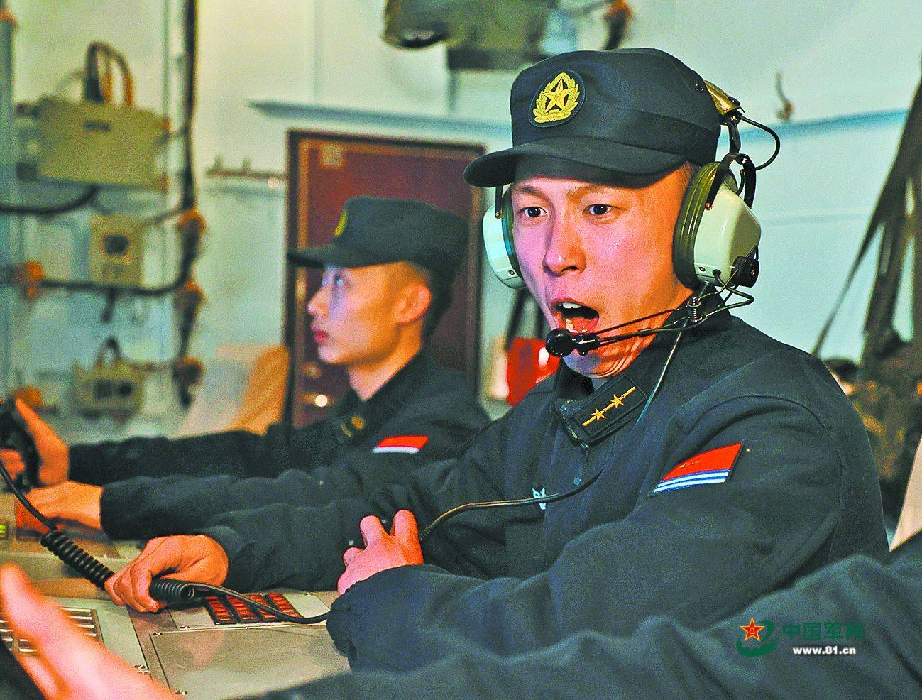 沈扬刘伟徐崇康摄影报道——海军某驱逐舰支队实战化训练掠影