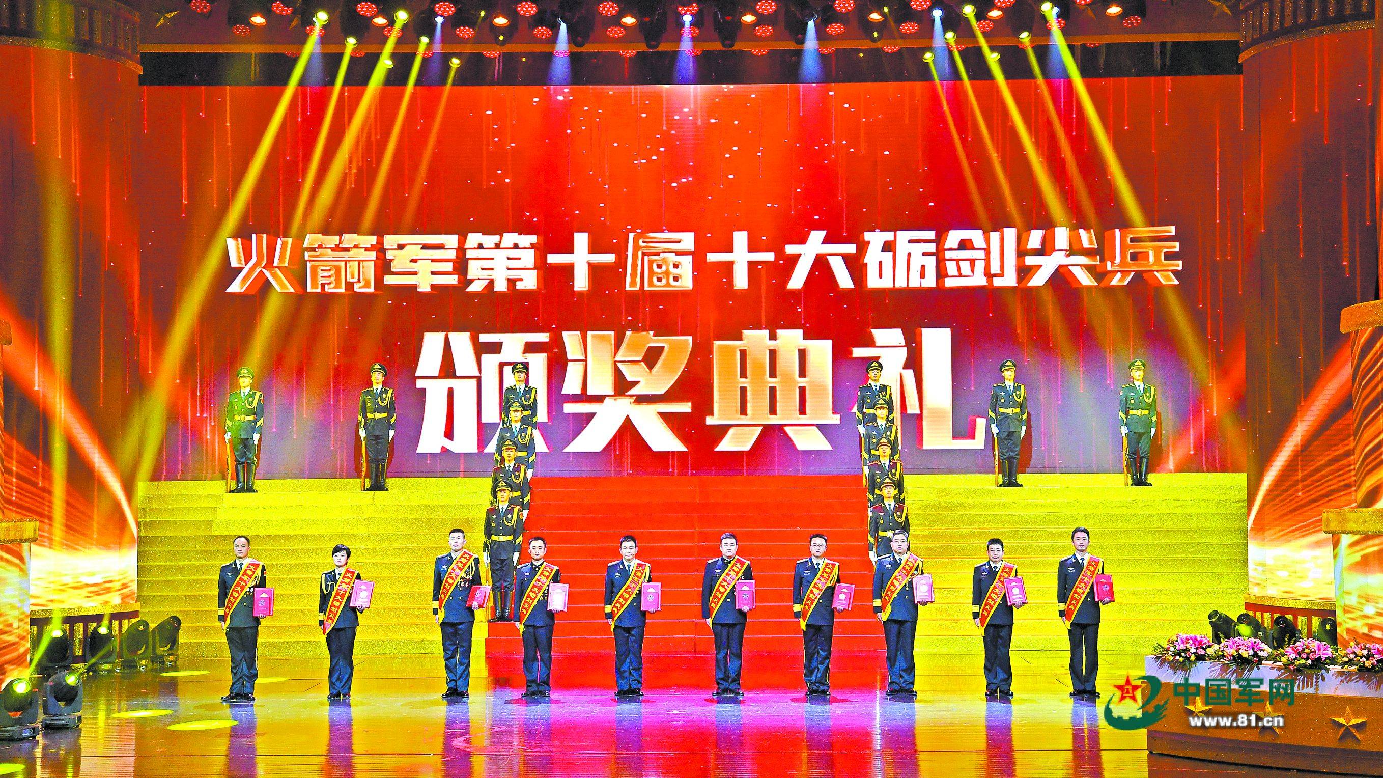 军营观察丨感悟砺剑尖兵精神密码_沙子_导弹部队_火箭