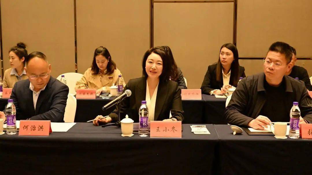 阆中市委常委,宣传部部长王小冬以"遇见阆中"为题全面介绍了阆中这座