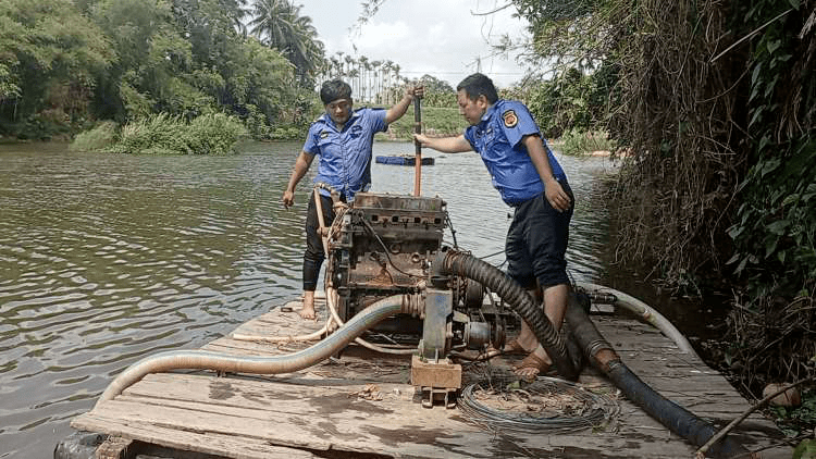 六水共治 | 万宁市大茂镇重拳打击非法采砂_河道_执法中队_设备