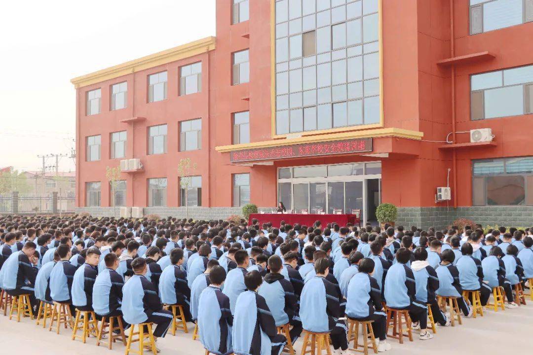 人生观,价值观,4月11日,隆尧县人民检察院未检干警走进东苑中学,开展