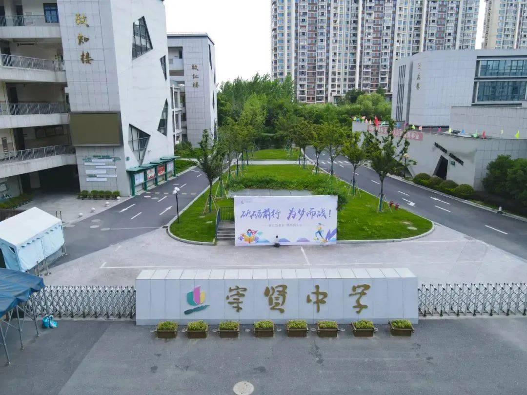 该项目主要通过崇贤中学和杭州师范大学开展教育教学合作,进行"以课堂