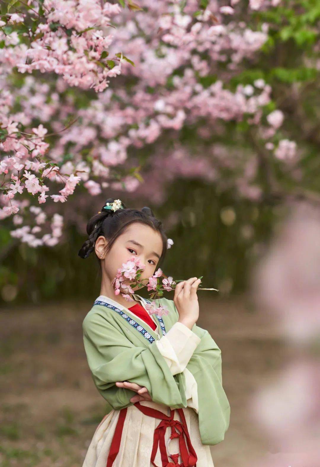 董璇曬女兒古裝寫真童趣可愛 小酒窩露齒笑太乖萌_照片_笑容_來源