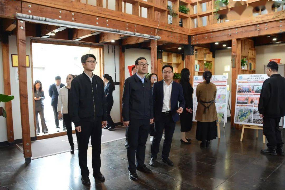 上海市发改委副主任,示范区执委会副主任张忠伟带队