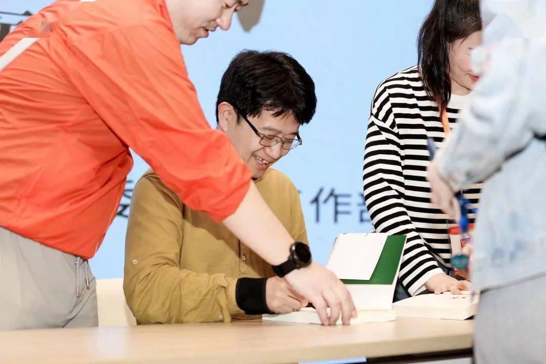 "永远保持一颗好奇心他期待自己也可以像大学生一样马伯庸也被大学生