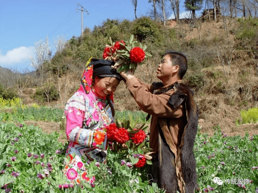 百花斗丽赛拆场 | 中部方言彝族服饰