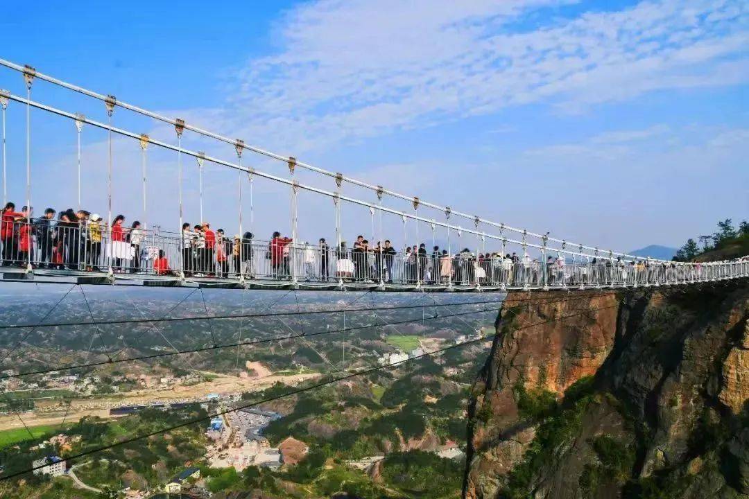 全国环卫工人,平江石牛寨邀您免费游啦!_悬崖_玻璃_景区