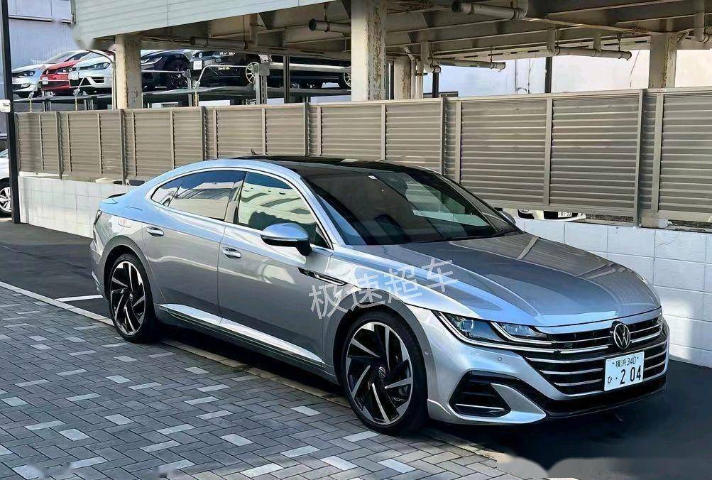 大众cc"海外版"曝光,造型时尚,贯通日行灯 丰富车身线条_搜狐汽车