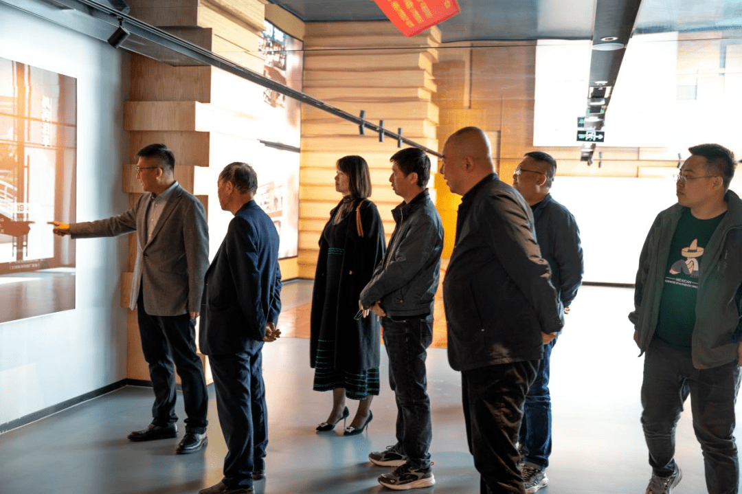 陇西华盛集团董事长柴彦章先生到读者参观访问_文化_的发展_甘肃