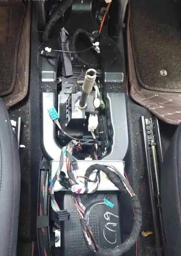 自己diy新款宝马x1更换档把弹簧 解决"停车时应施加驻车制动"故障