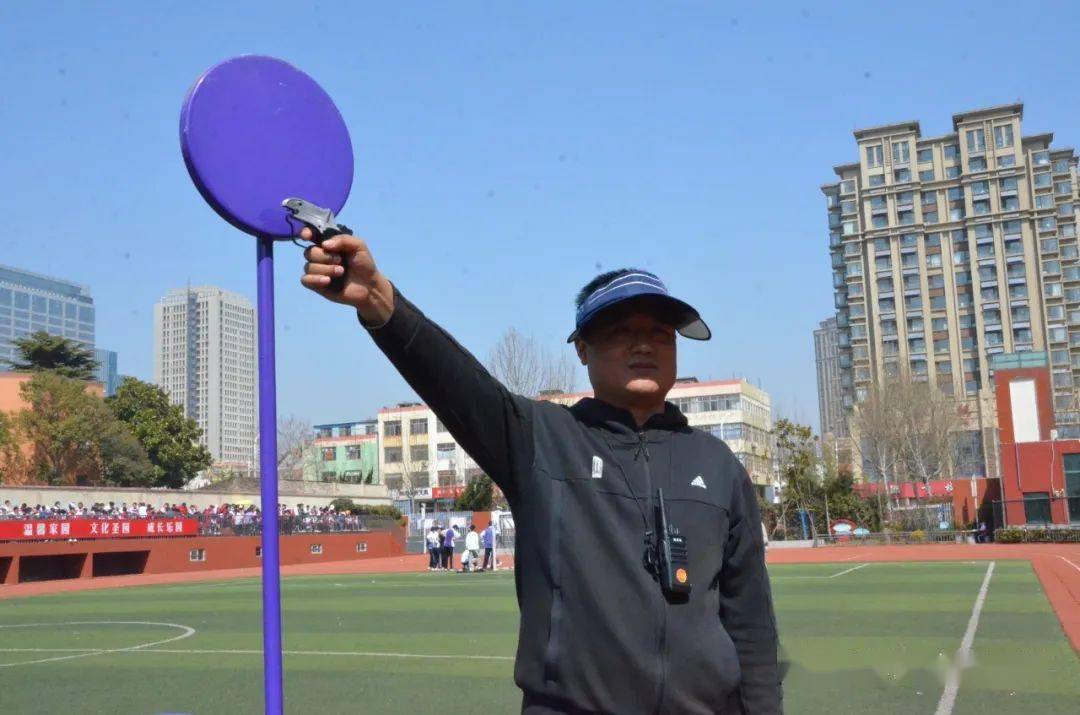 青春当勉励,赛场展英姿——"亚太森博杯"金海岸中学春季运动会召开