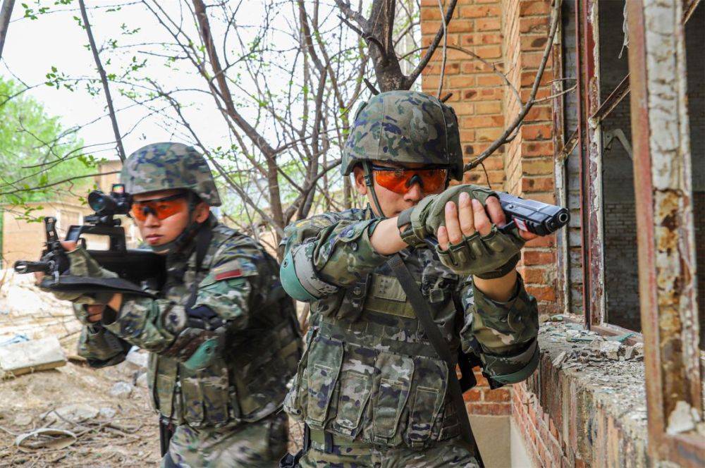 立体打击 梯次后撤:直击武警实战化战术演练_检验_综合_分队