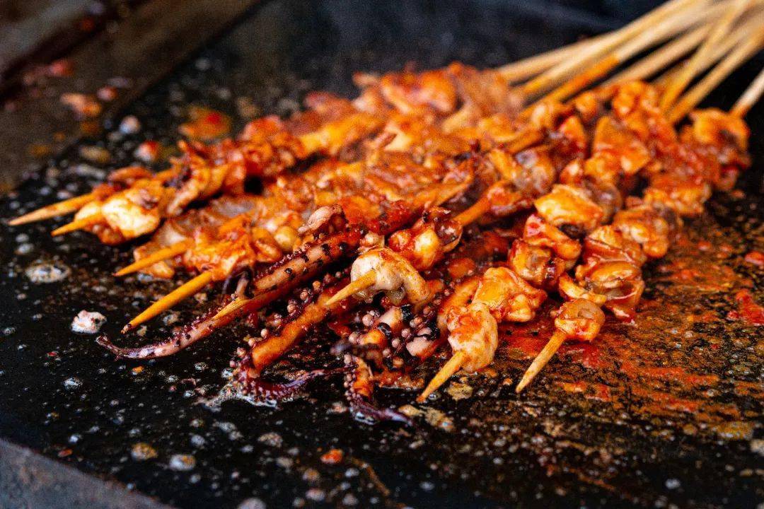 机遇赛伤亡惨重，城市风味烤肉受青睐，论坛热议比赛情况