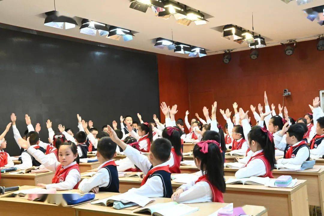 广元市利州区南鹰小学:借信息技术之力 展生本课堂之美_教育_教学