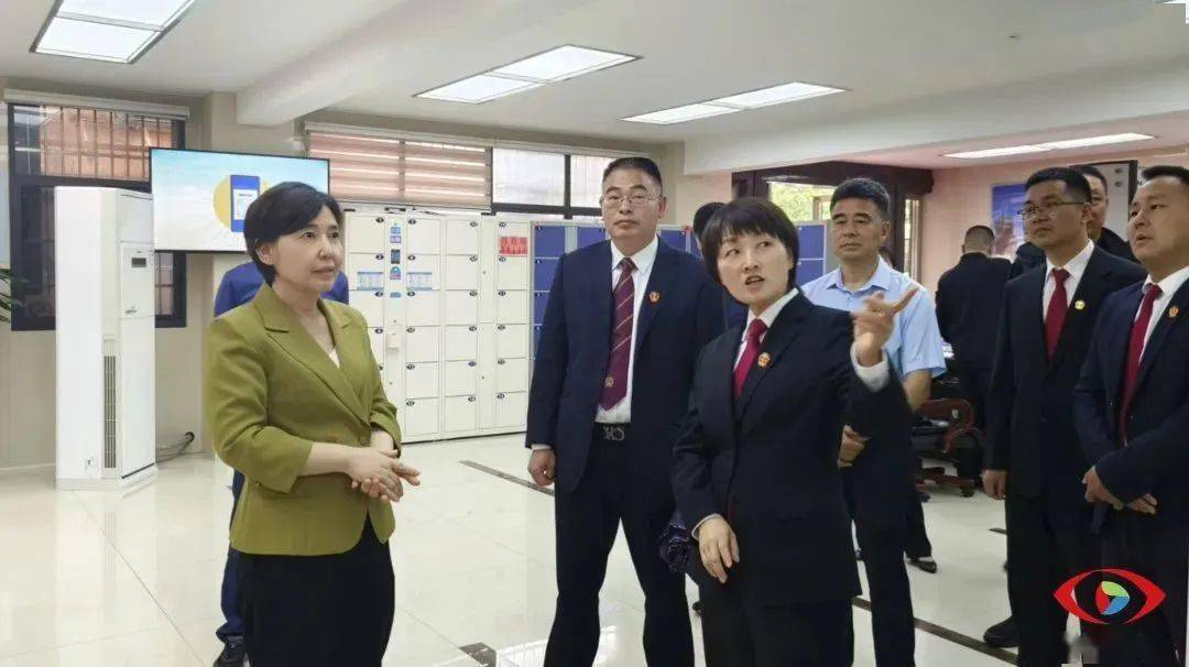 市人大常委会秘书长汪四新,县委书记李勇,县人大常委会主任凌晓明,副