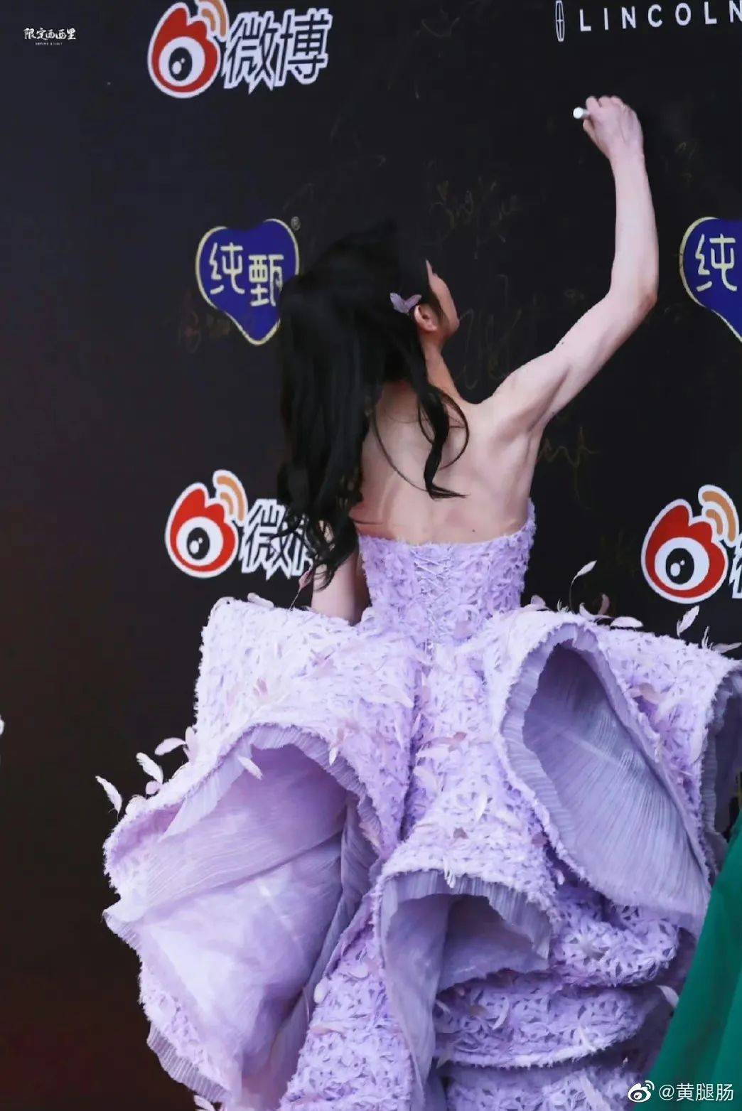 和奖杯最配的,是影后的肱三头肌_肌肉_运动_女性