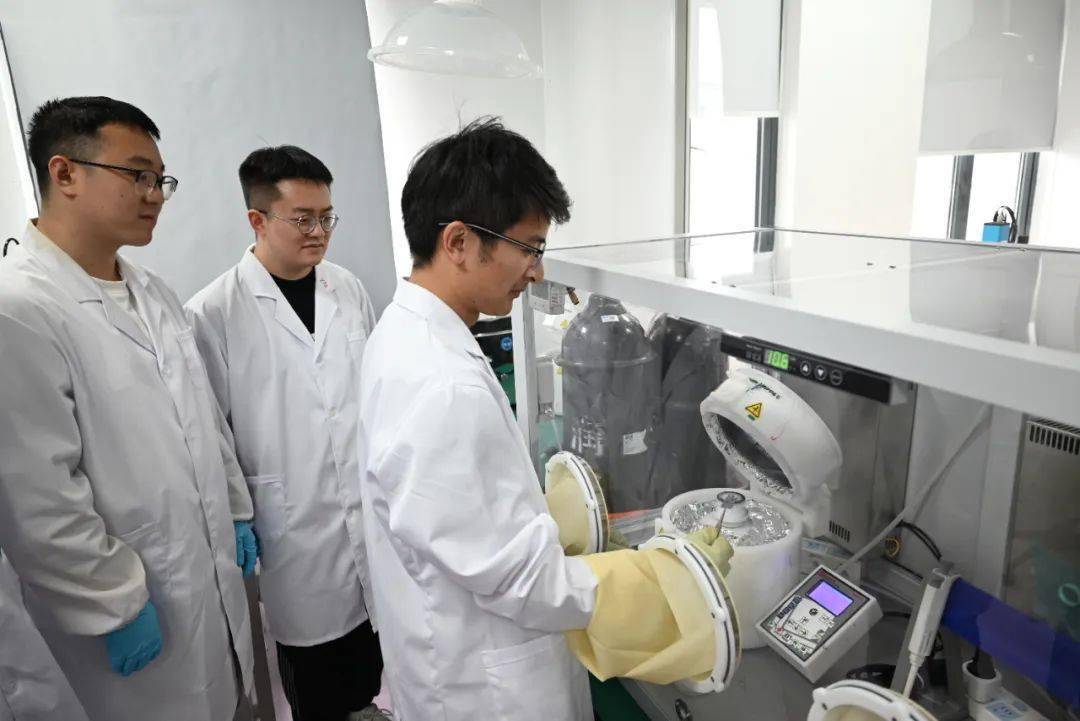 今年1月,电子科技大学测试技术与仪器研究所课题组在全球顶级科研期刊