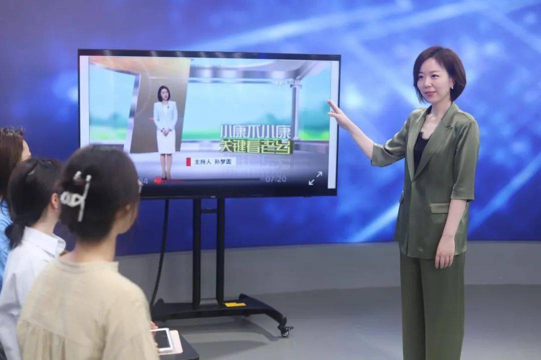 今天,让我们共同走近金叶,吕帅两位老师,了解他们的教学故事