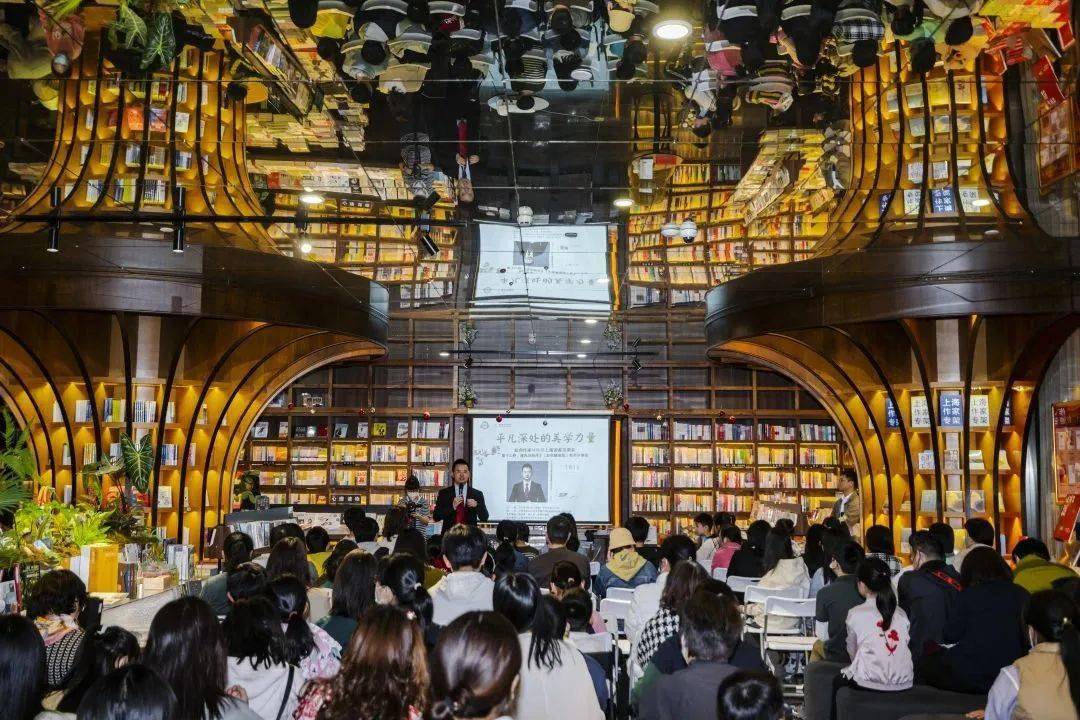 知名作家陈晓辉上海读者见面签售会在钟书阁徐汇店圆满举办|下一站