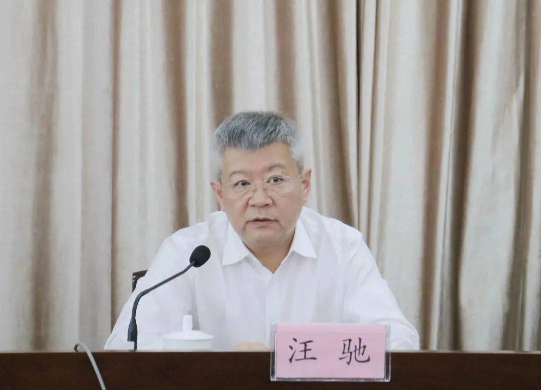 市委统战部常务副部长叶军,市委统战部副部长周燕伟分别介绍中国(温州