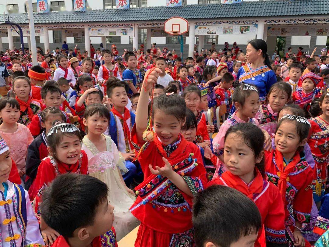 来宾市2023年"民族团结进步宣传月"启动仪式在市城南小学举行_兴宾区