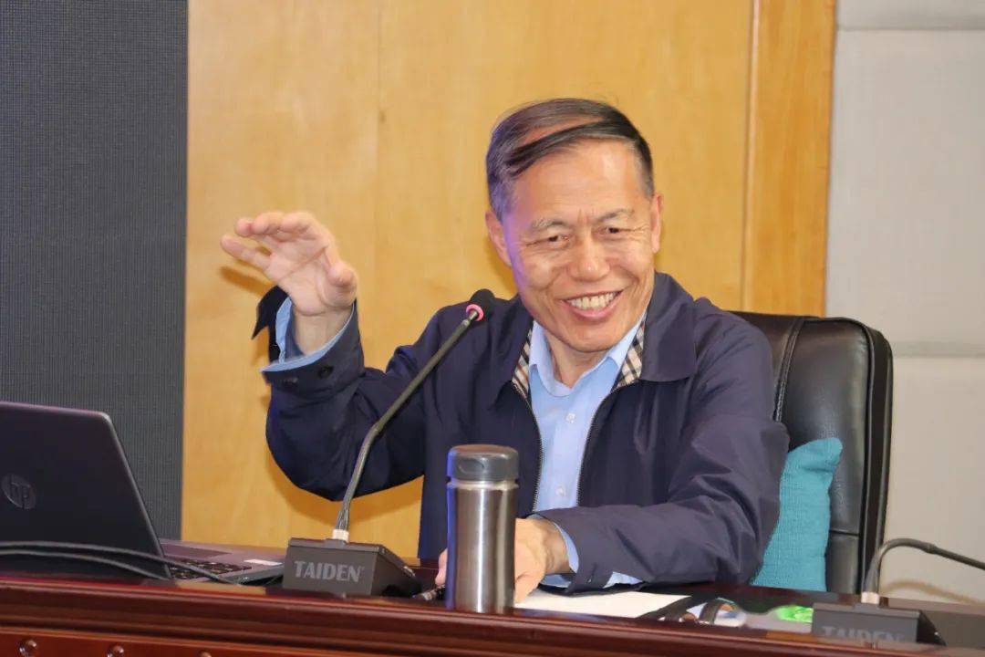 冯醒民在结业式上要求,要以这次培训班为新的起点