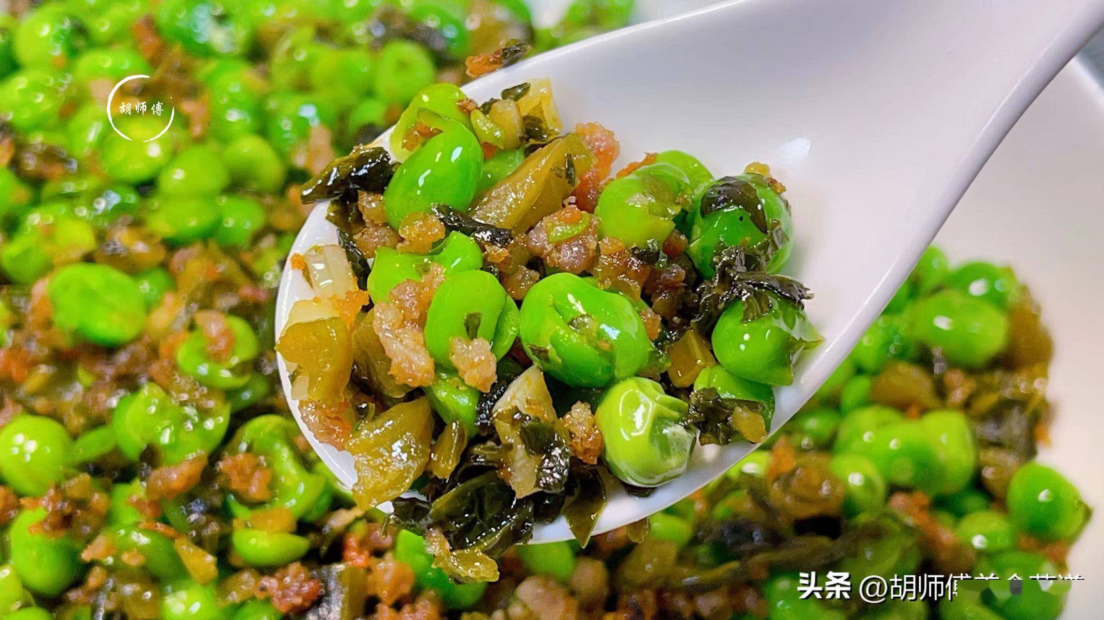 【原材料准备】:豌豆2斤,肉末50克,咸菜,食盐,鸡精,姜末,生抽,蒜末