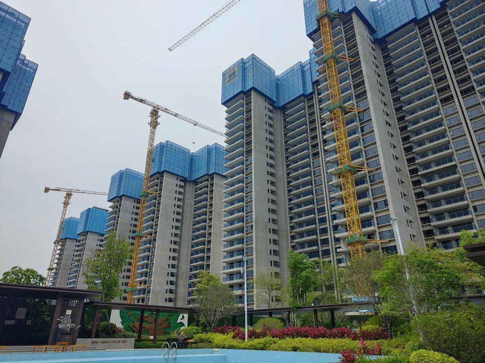 4月23日上午,位于汕头市潮阳区的碧桂园·凤麟府小区举行首栋高层封顶