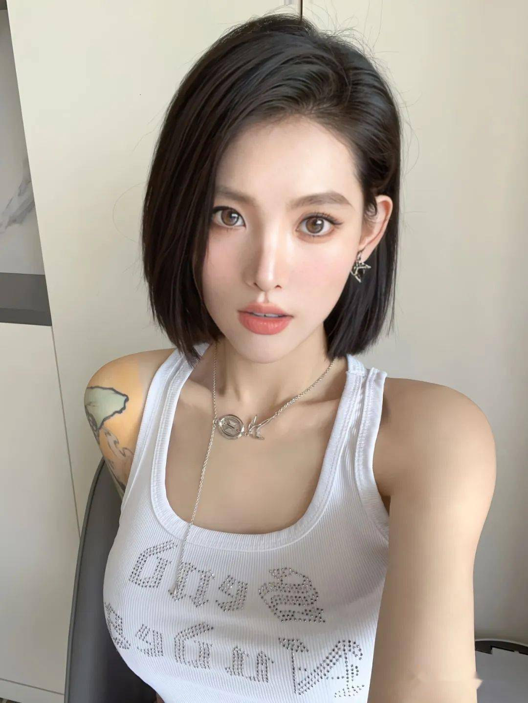 "齐肩短发",御姐风呀._女生_微微_奶茶