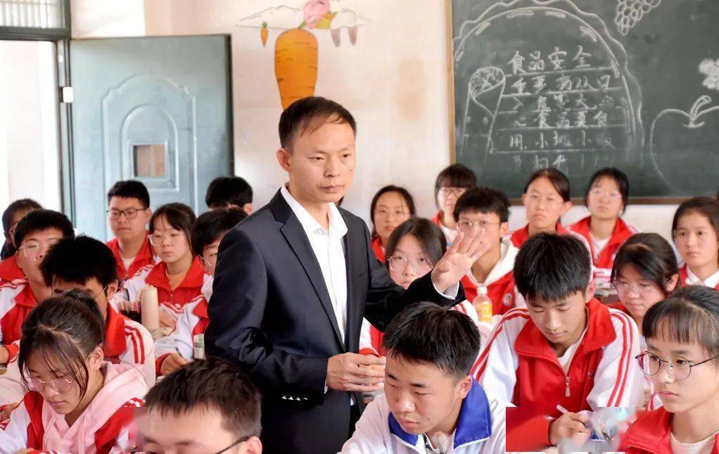 宣威九中教师宁德辉:以谆谆叮嘱沁润心灵 以过硬本领传道授业_工作