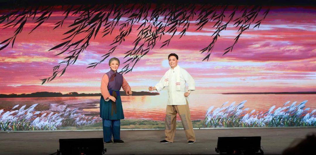 《珍珠塔·跌雪》△《沙家浜·风声紧》△女声独唱《幸福赞歌》△锡剧