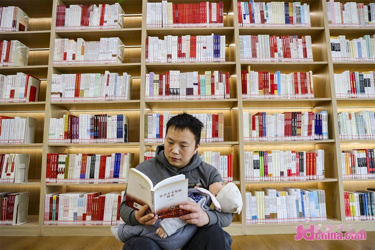 山东青岛:世界读书日图书馆书香醉人_新区_服务_西海岸