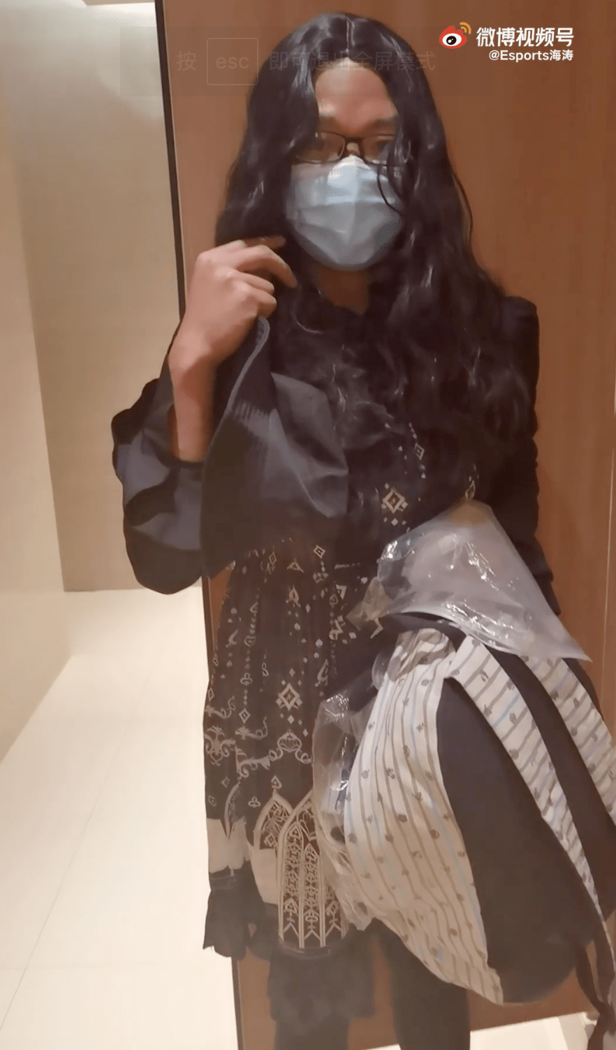 沃尔玛试衣间遭变态装偷拍摄像头!_照片_女厕_部手机