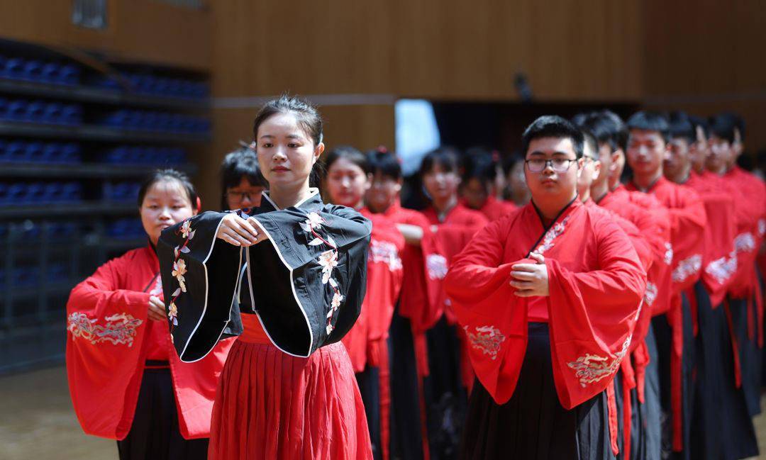 成人礼汉服着装要求图片