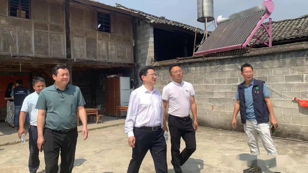 【乡村振兴】省烟草专卖局副总经理周锋到梁河县芒东镇调研乡村振兴