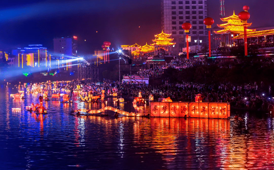 资江灯谷景区是国家4a级免费开放式旅游景区,总长4180多米的河灯主题