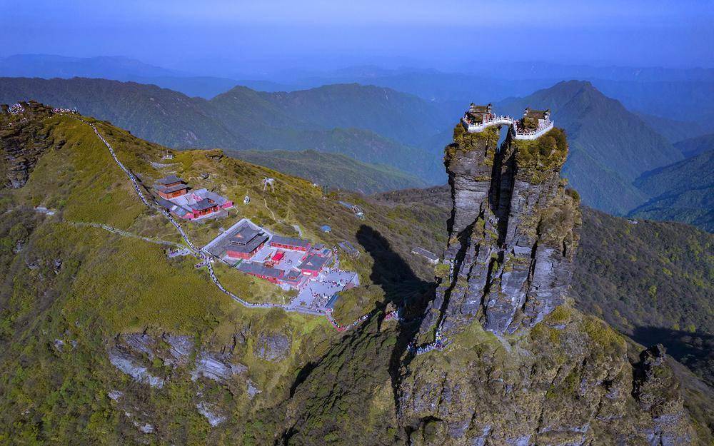拥有世界自然遗产,国家5a级景区梵净山,"国家级夜间文化和旅游消费