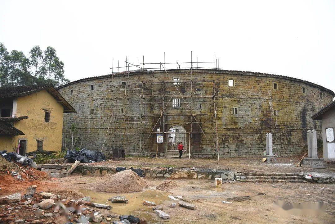 日前,经过近八个月的改造修缮,位于沙建镇宝山村的昇平楼一期活化利用