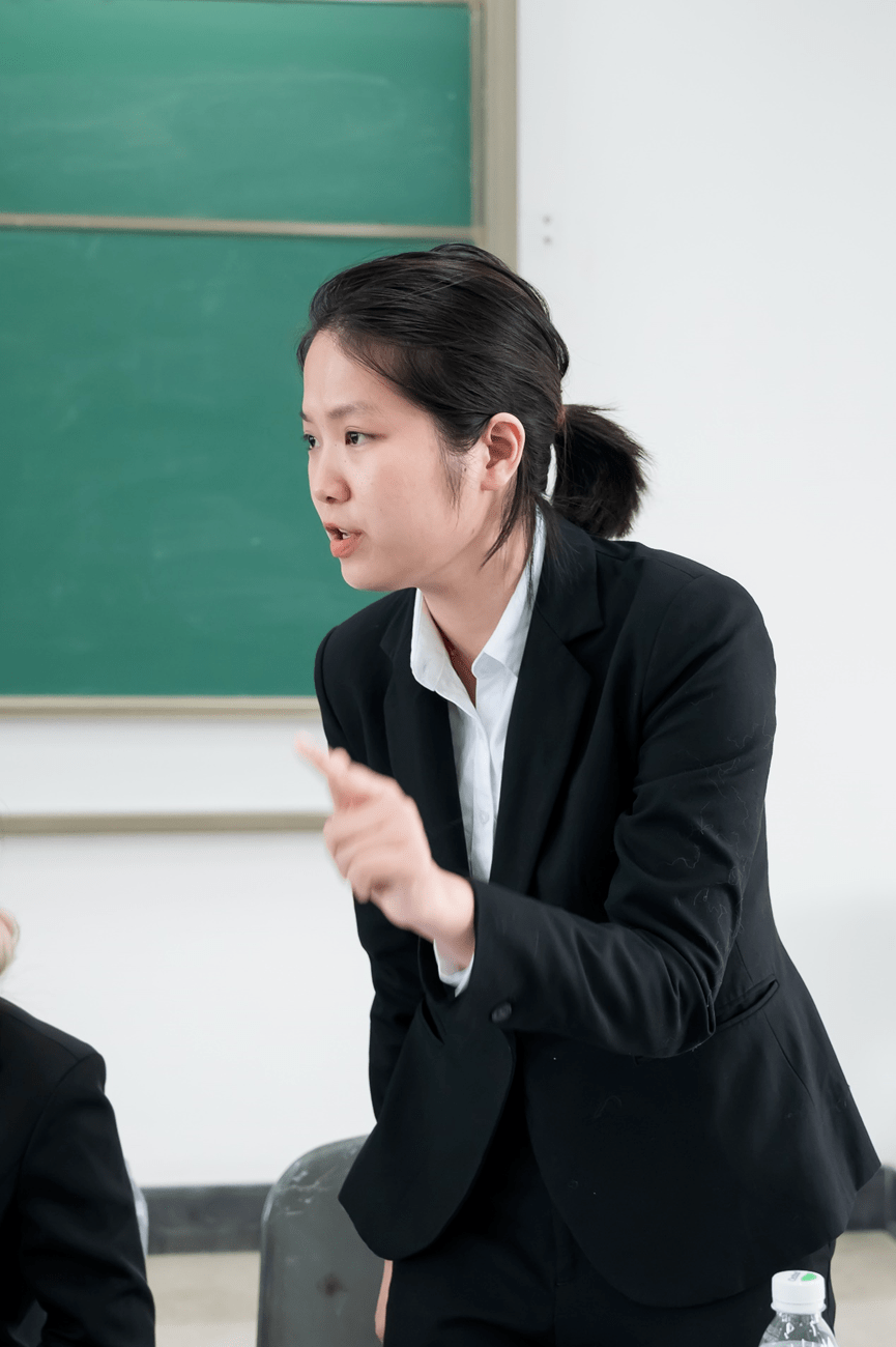 四辩温海帆图文 | 大学生文化素质教育中心编辑 | 杨若菡返回搜狐