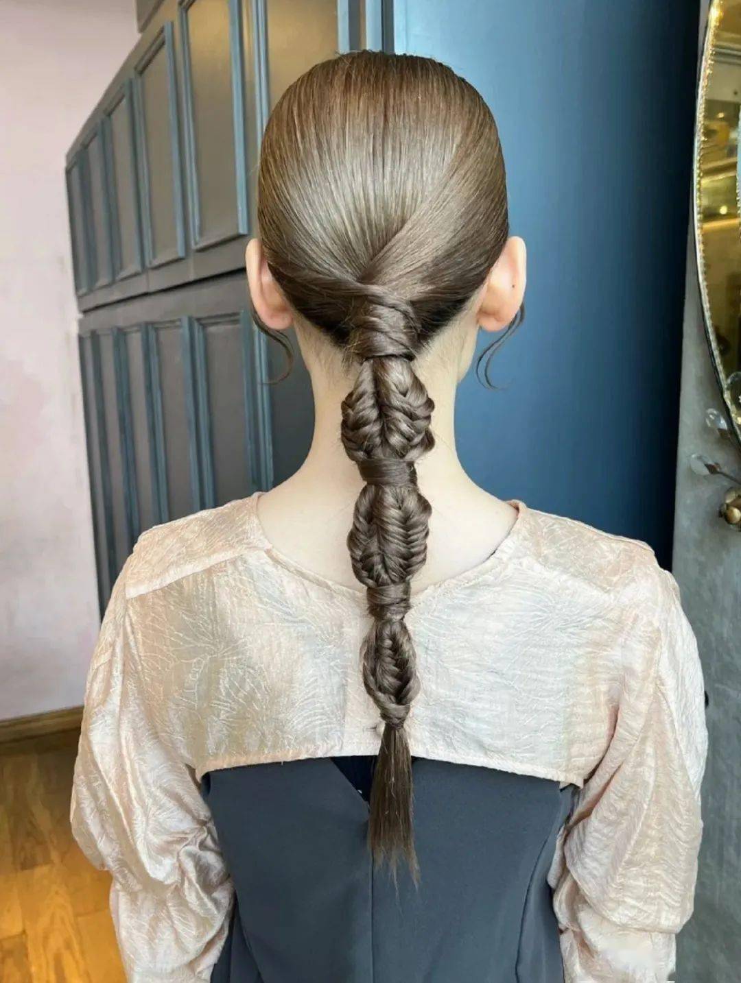 适合春夏的创意编发_back_call