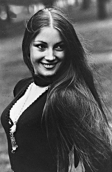 而奥斯维辛也正是一个名叫弗朗奇斯卡·曼恩的女孩生前呆过的地方.