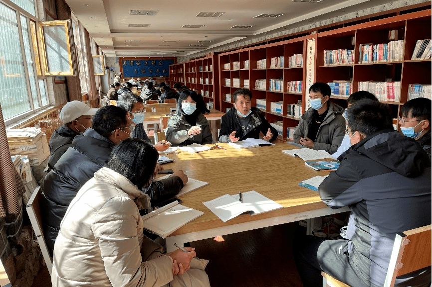教研活动在类乌齐县中学八年级7班,傅玉香老师开设了一节地理公开课