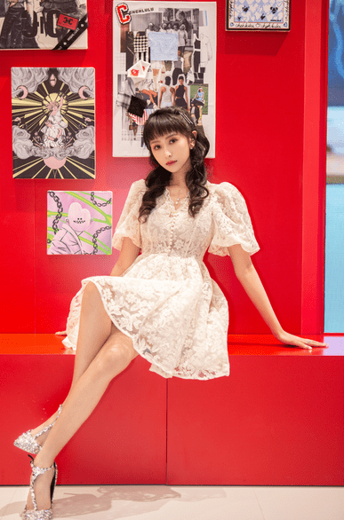 作为itib的受邀嘉宾,演员施南身着itib平台独立设计师作品,惊艳亮相