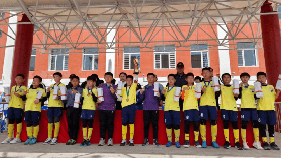 区在通辽市市长杯校园足球联赛中荣获佳绩