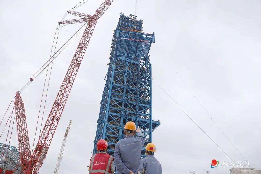 湛江钢铁"减碳神器"氢基竖炉126米本体钢结构顺利封顶!