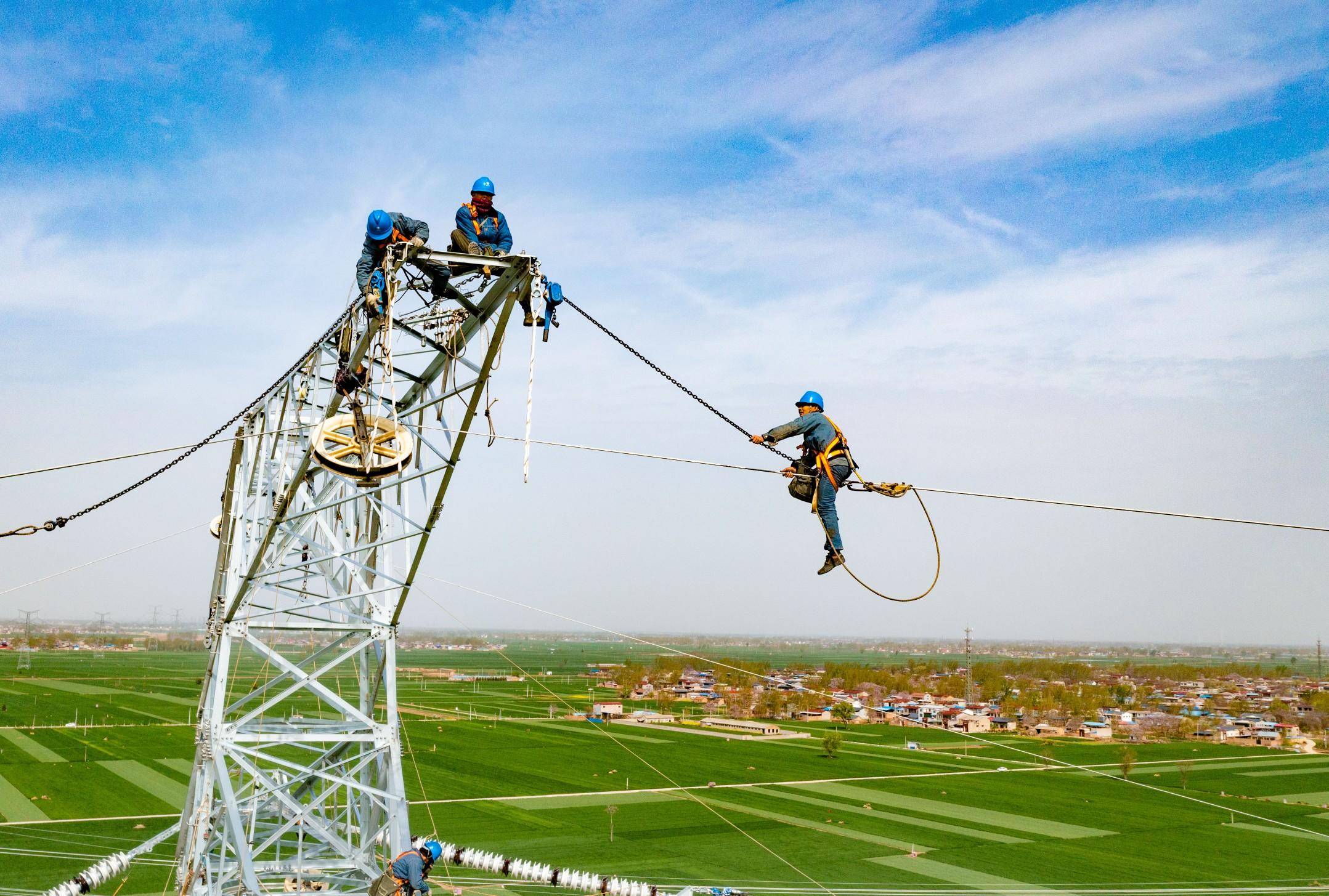 节日施工不停歇|河南送变电公司:坚守岗位 冲刺电网度夏工程建设_开封