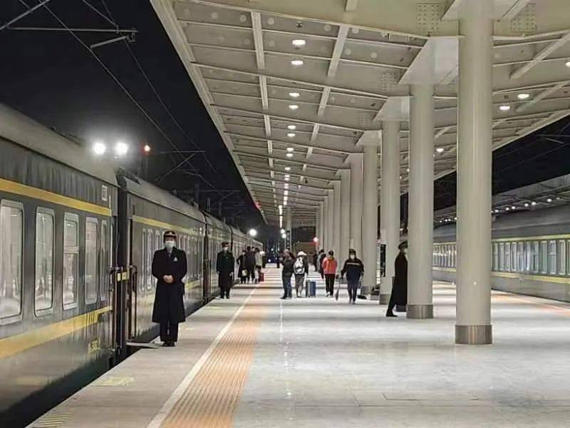 格尔木火车站"五一"期间预计发送旅客2.2万人