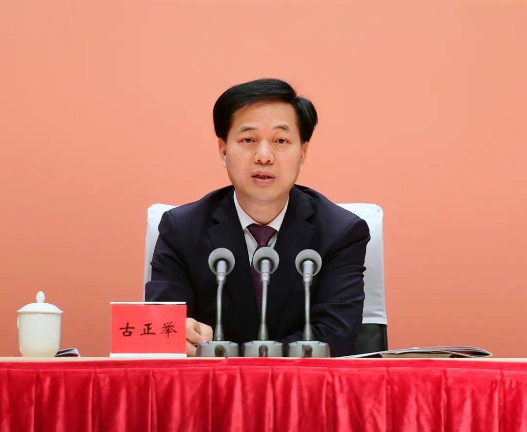 张力 摄潘国华廖伦志王希刚出席古正举出席并讲话 尹念红主持南充市
